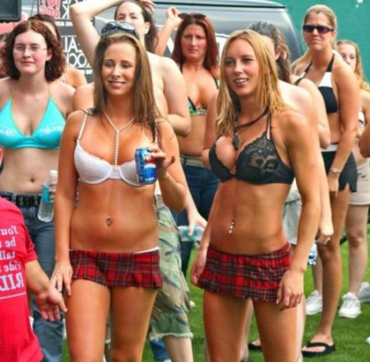 15P Random pics of chicks having fun in naughty parties