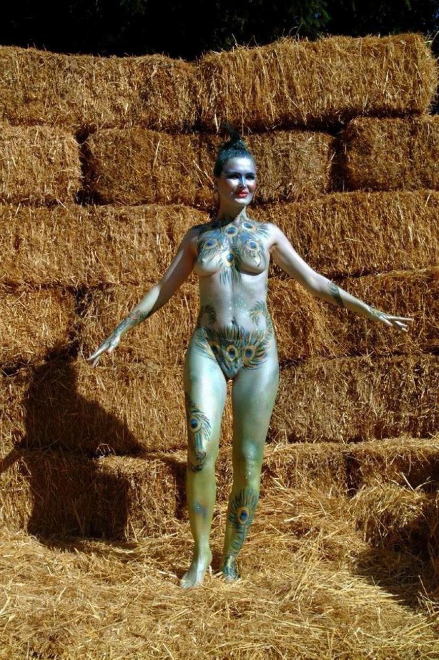 15P Collection of trashy babes in body paint