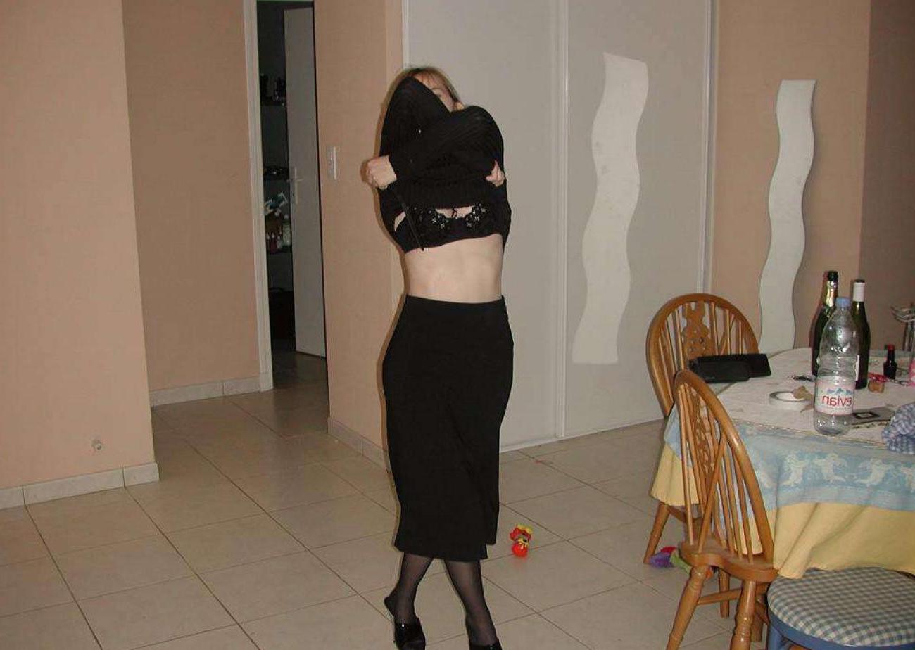15P Pictures of a wife in lingerie who got naked