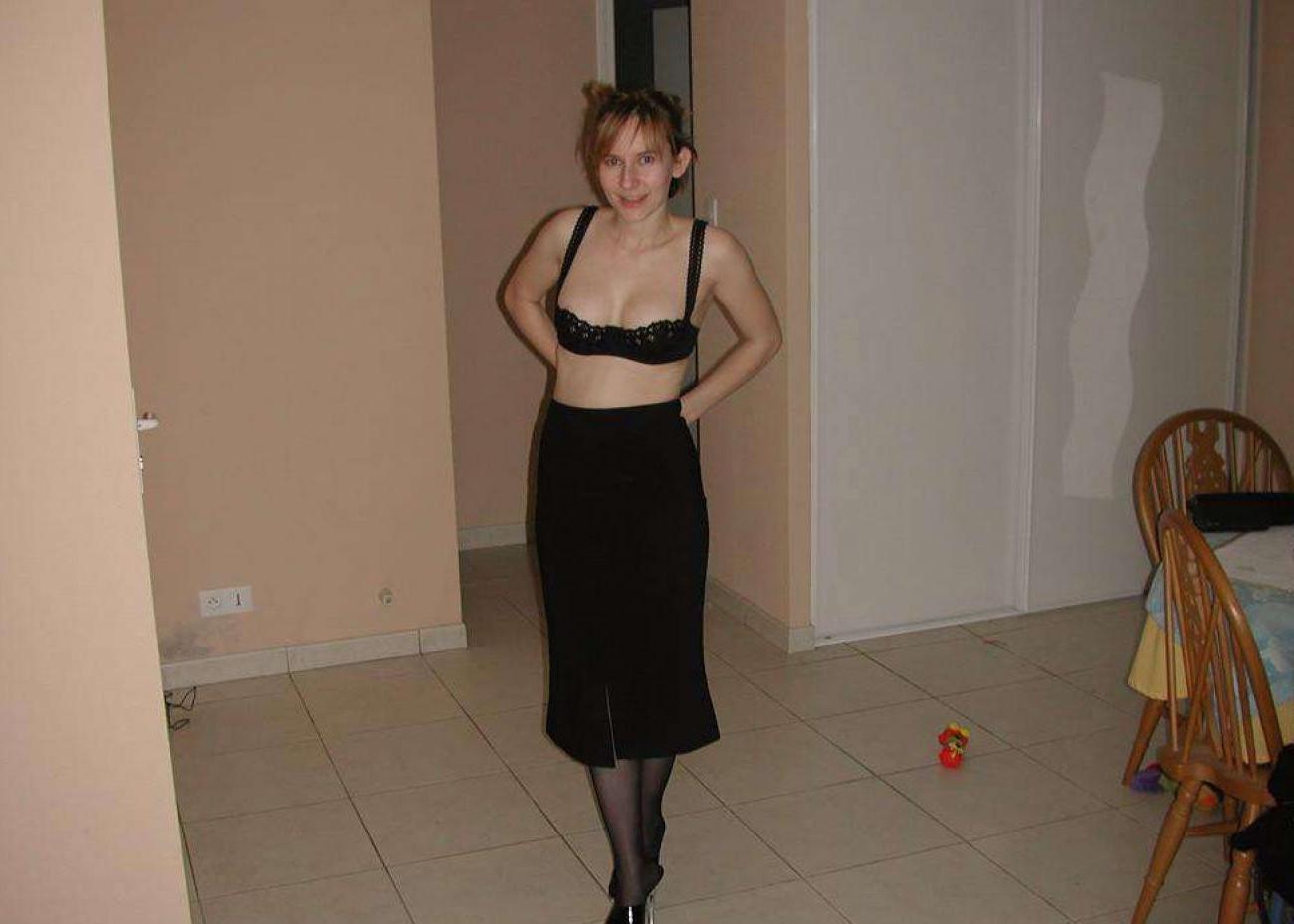 15P Pictures of a wife in lingerie who got naked