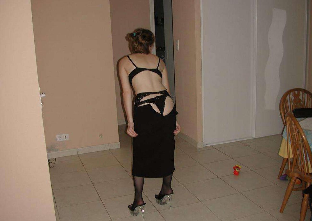 15P Pictures of a wife in lingerie who got naked