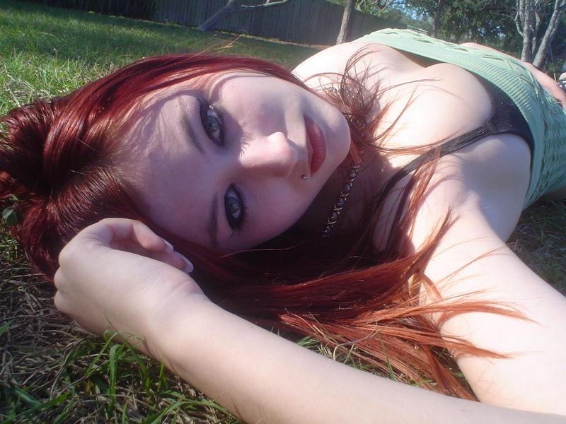 12P Tasty Emo Girfriend Flashes Tiny Titties