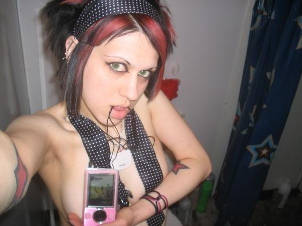 12P Tasty Emo Girfriend Flashes Tiny Titties