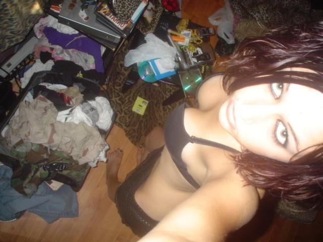 12P Tasty Emo Girfriend Flashes Tiny Titties