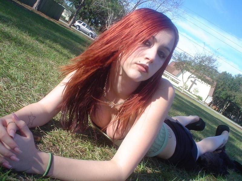 12P Tasty Emo Girfriend Flashes Tiny Titties