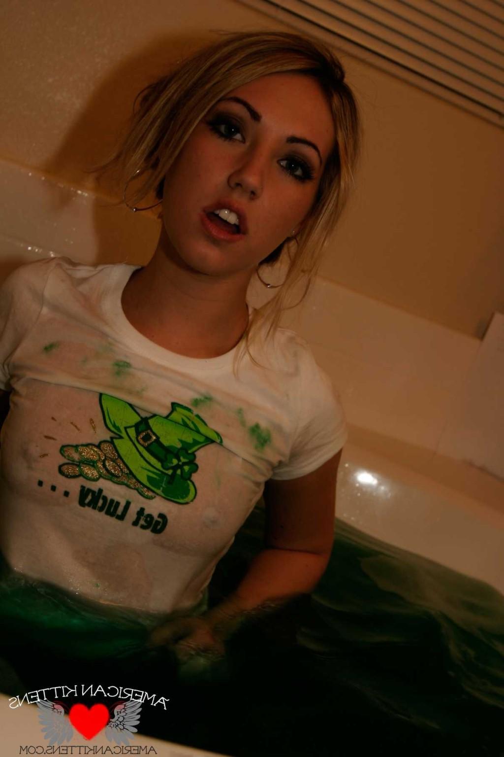 7P Peachez bathtub