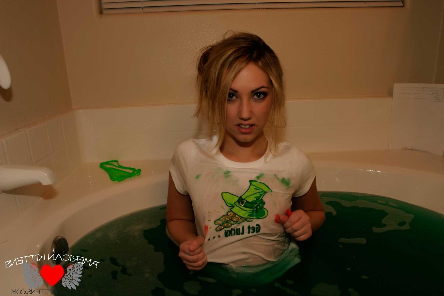 7P Peachez bathtub