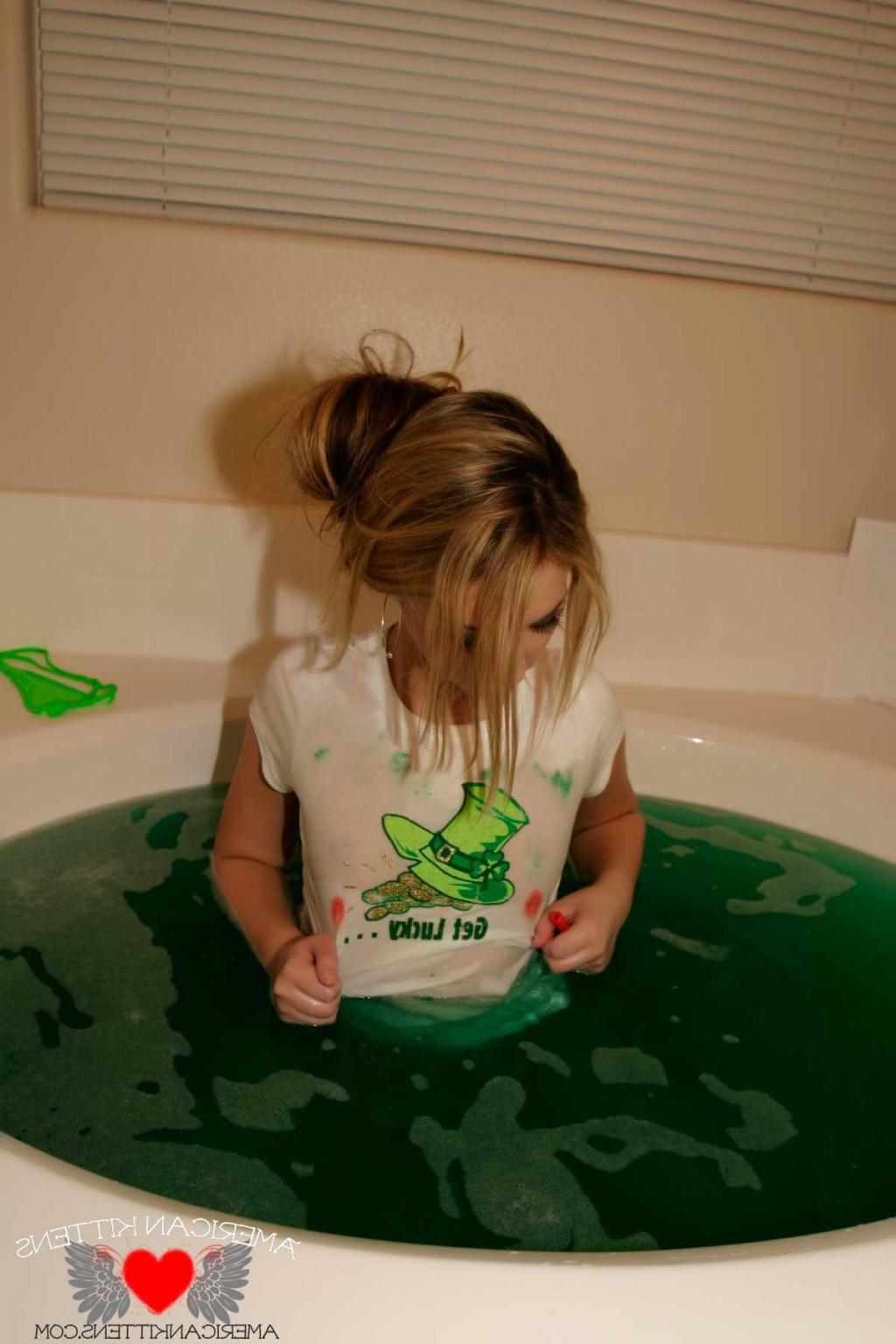 7P Peachez bathtub