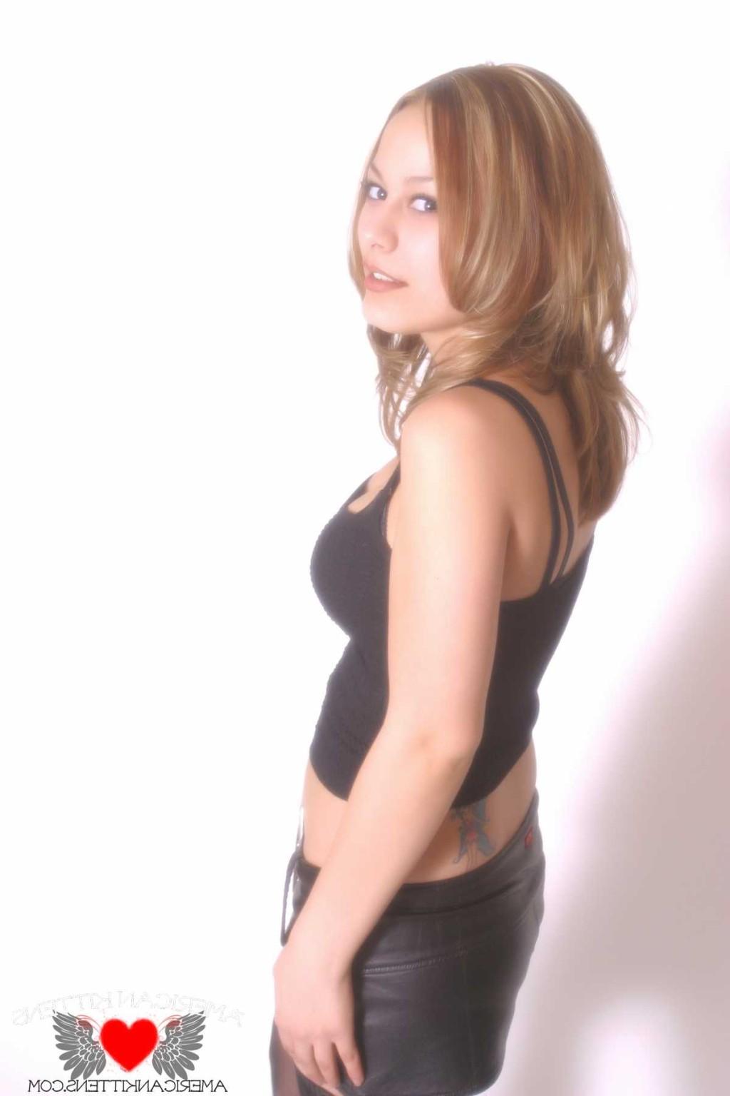 18P Daisy is looking so smokin hot in this tiny miniskirt meeoowwww she is so sexy i