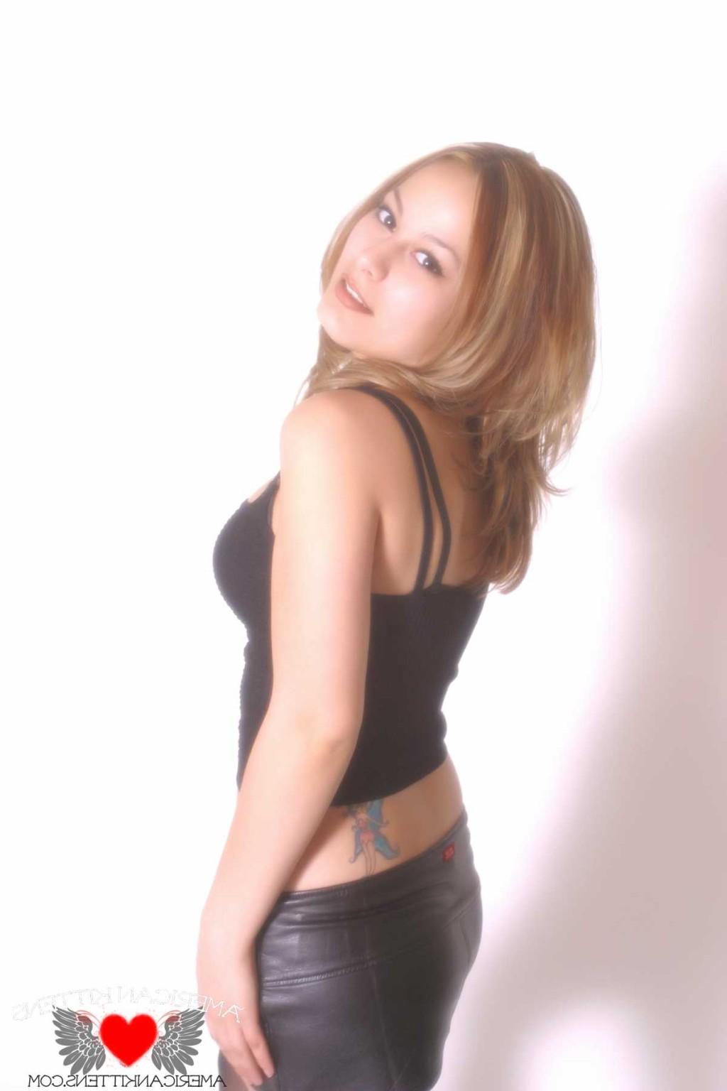 18P Daisy is looking so smokin hot in this tiny miniskirt meeoowwww she is so sexy i