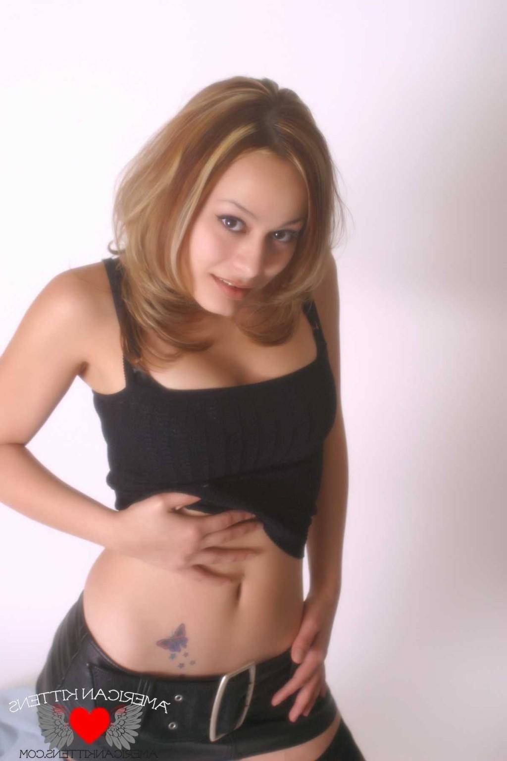 18P Daisy is looking so smokin hot in this tiny miniskirt meeoowwww she is so sexy i
