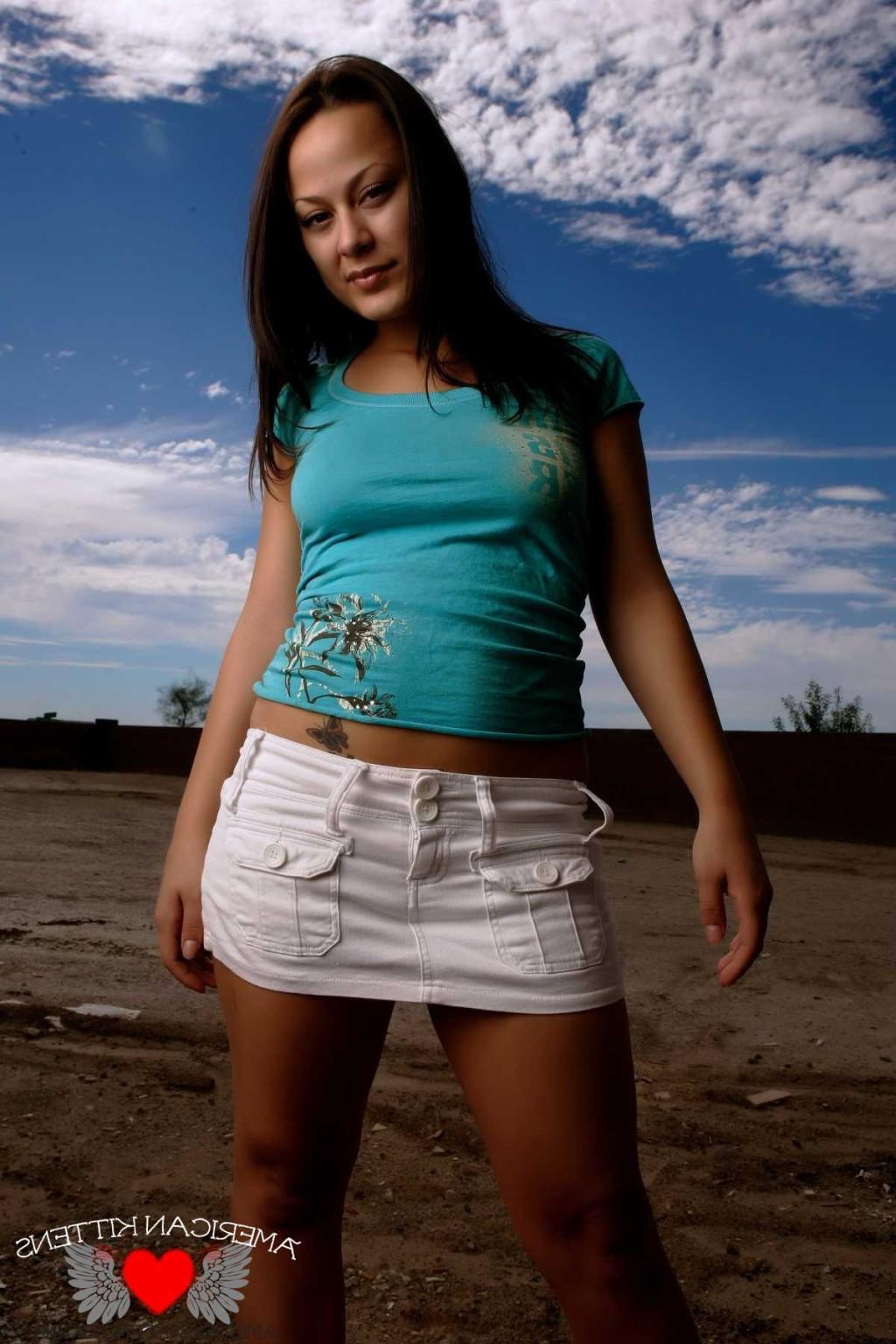 18P Daisy white mini skirt outside