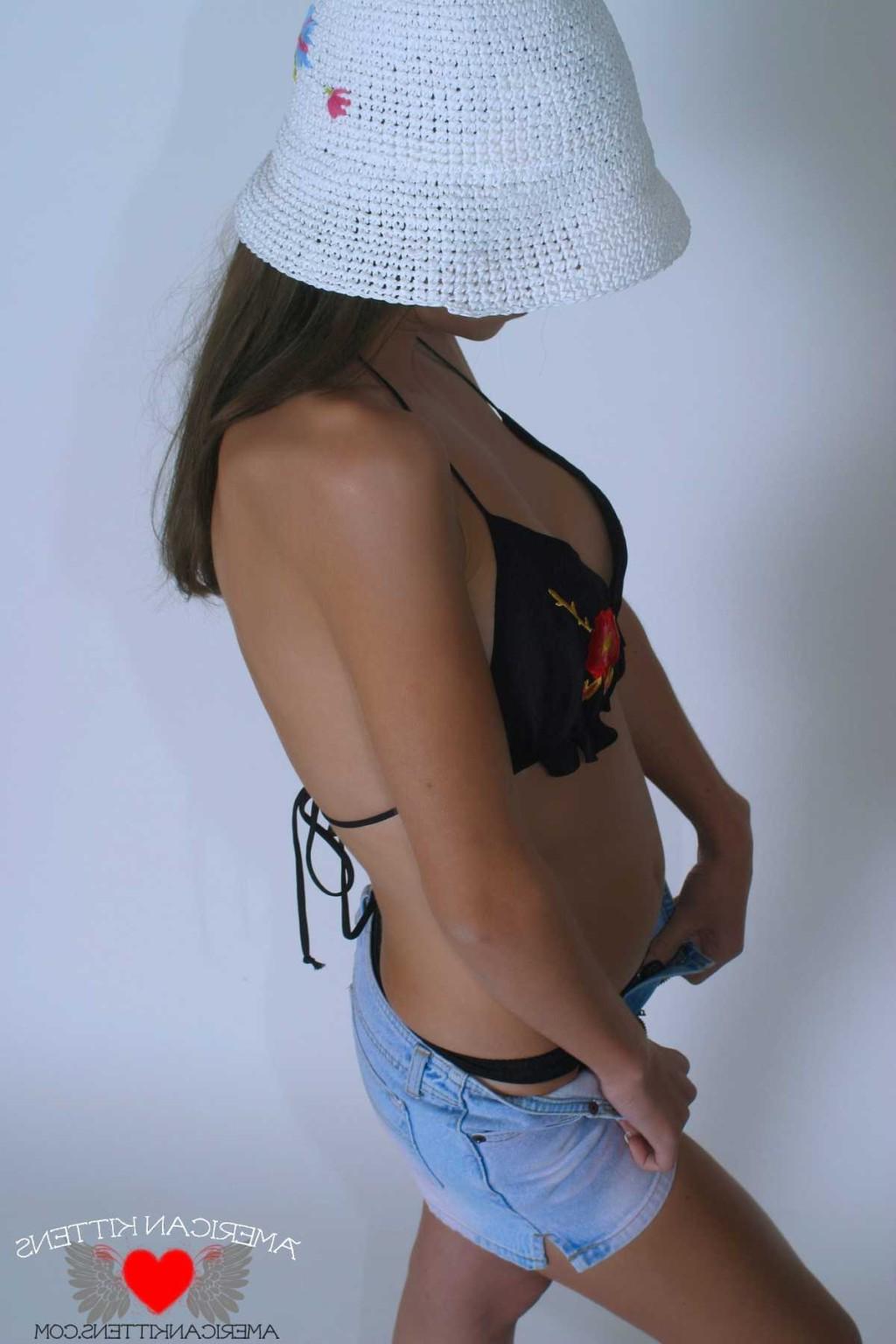 18P Ashley white hat and bikini