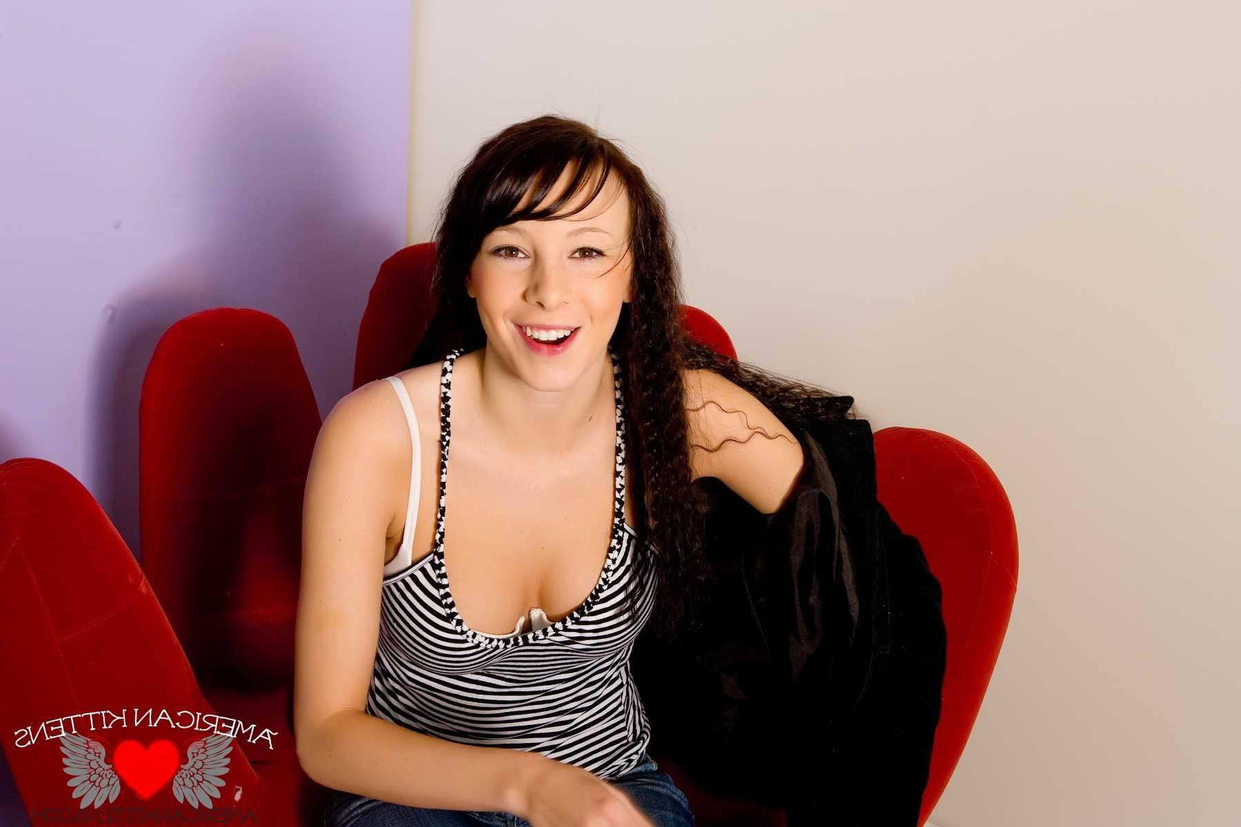 18P Kayden red chair