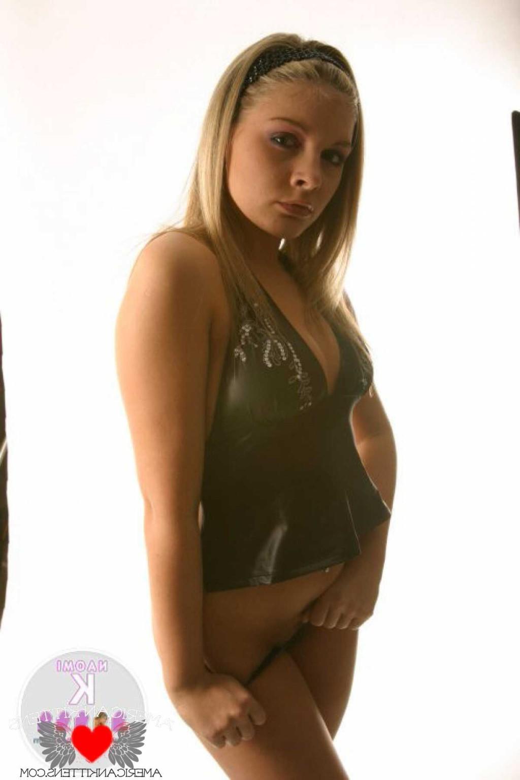 18P Naomi wearing a leather top and looking amazing in and out of it I just love thi