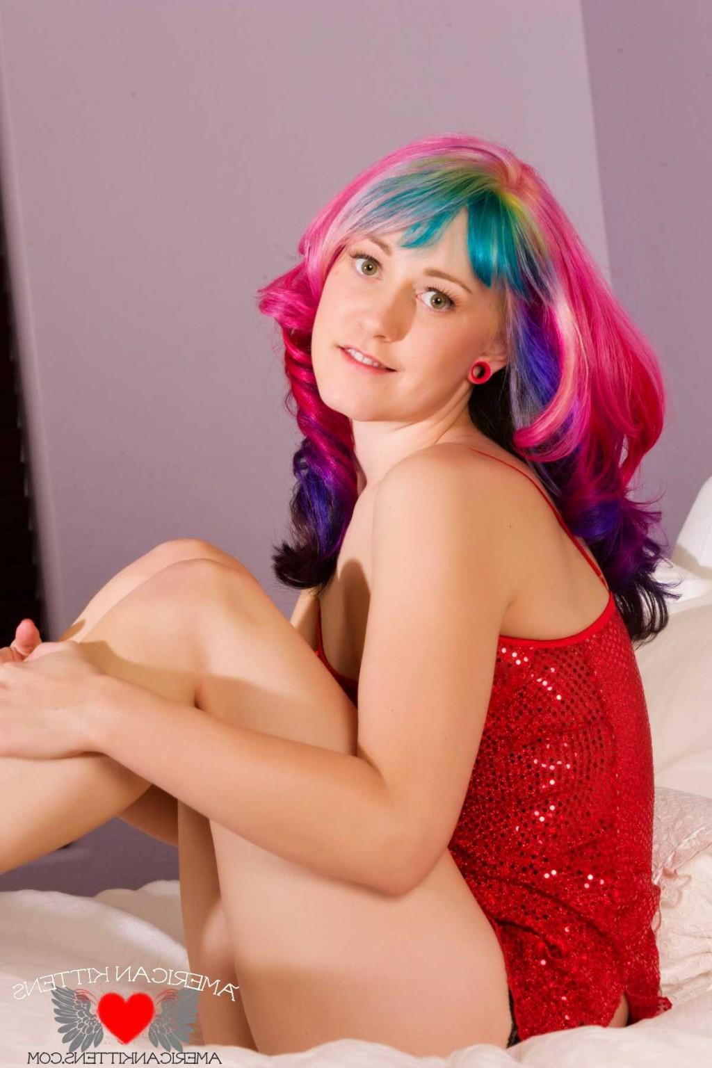 17P Hannah Holdem on the bed