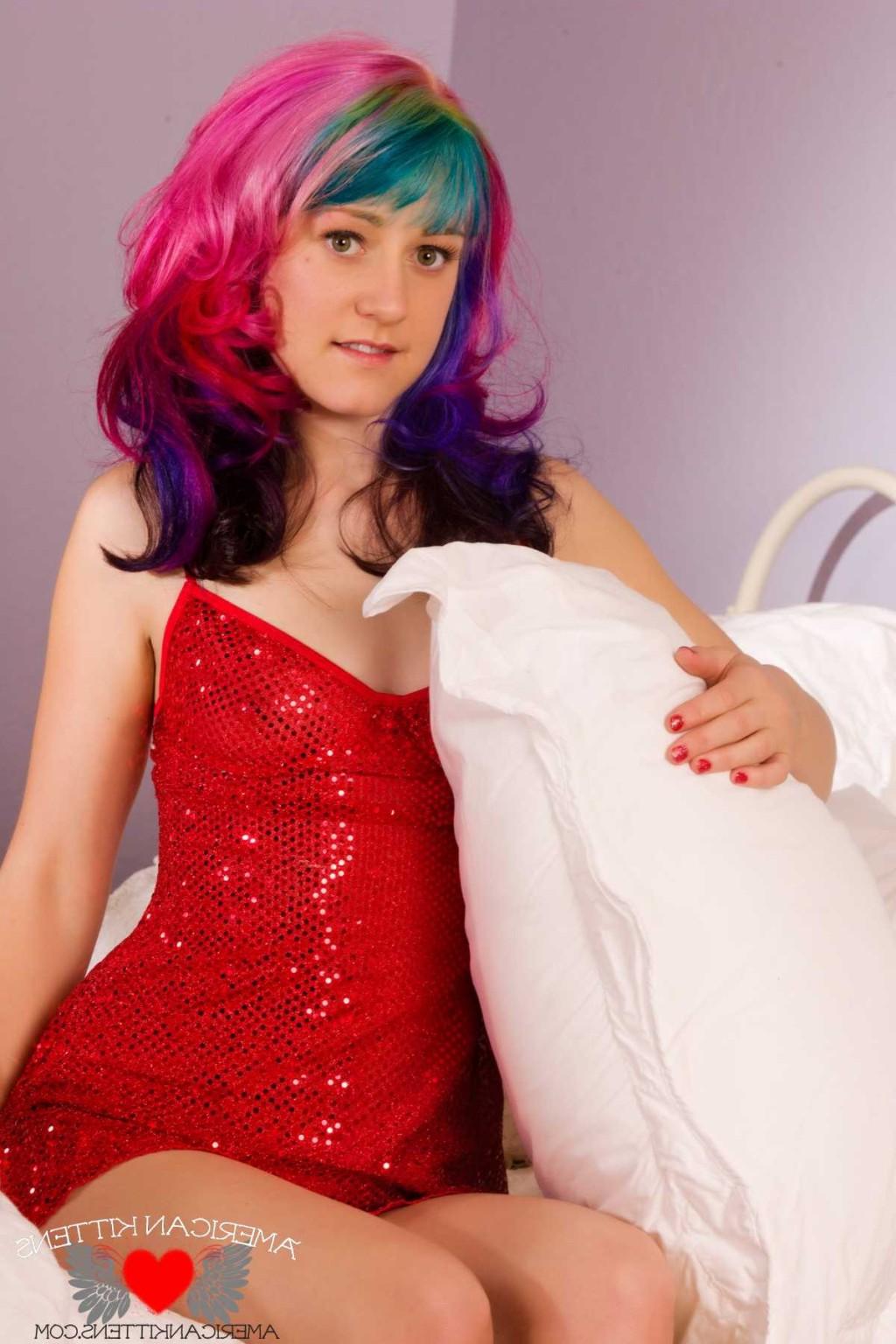17P Hannah Holdem on the bed