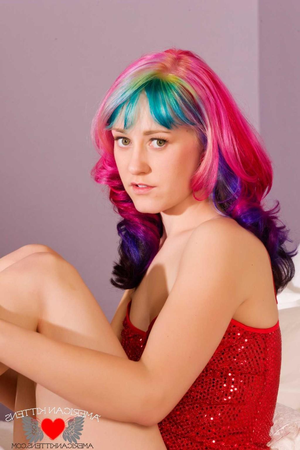 17P Hannah Holdem on the bed