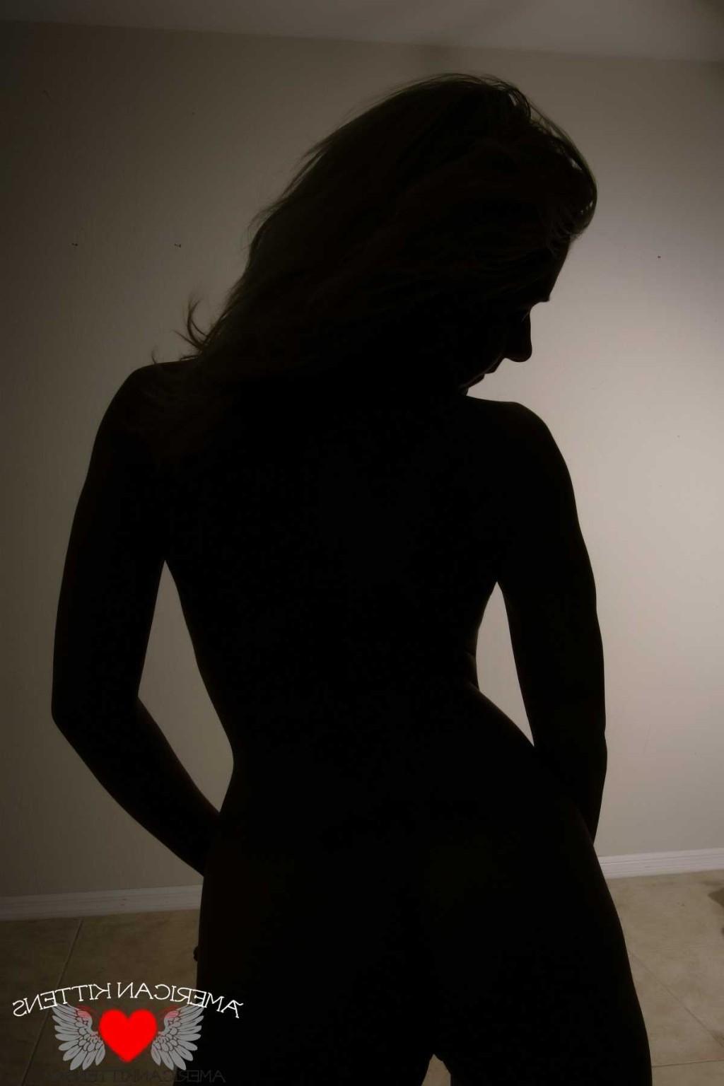 18P Watch and look as Ashlee plays with her shadow and toys