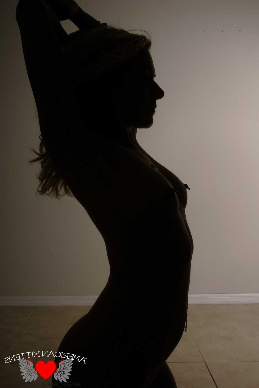 18P Watch and look as Ashlee plays with her shadow and toys