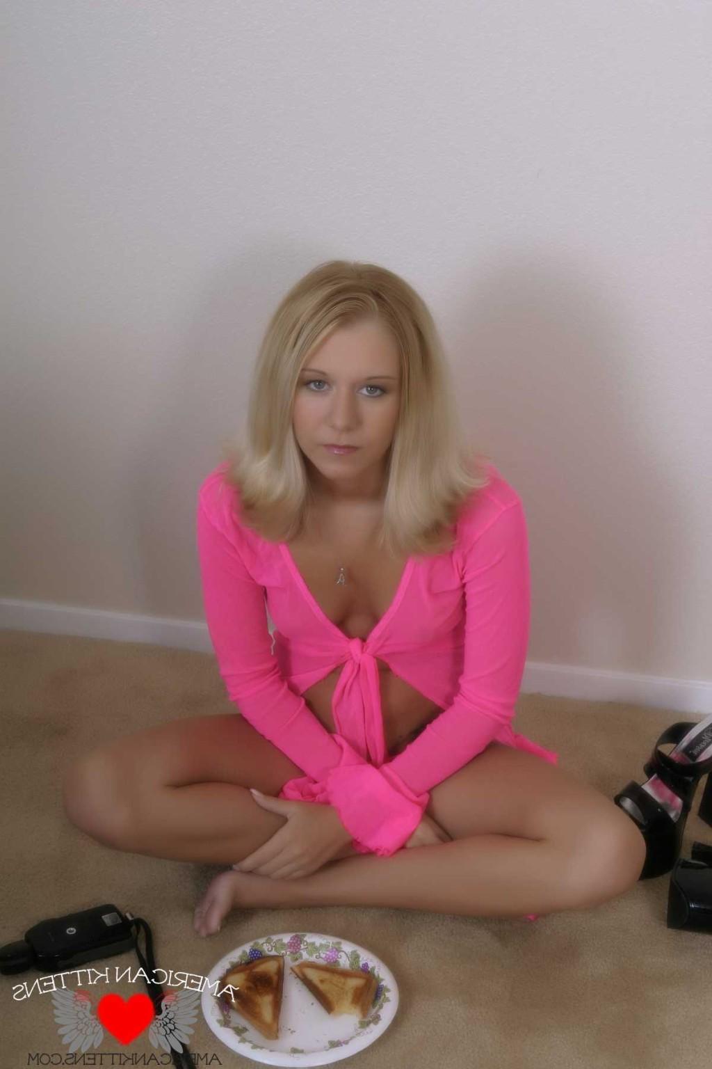 18P Ashlee pretty in pink