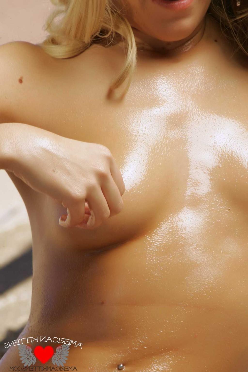 18P Nothing is sexier than a hot blonde covered in babyoil. 