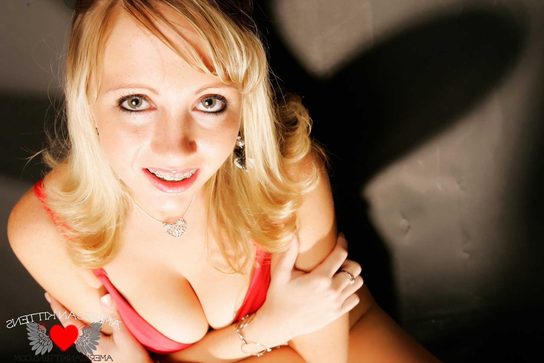 18P Jetta red dress