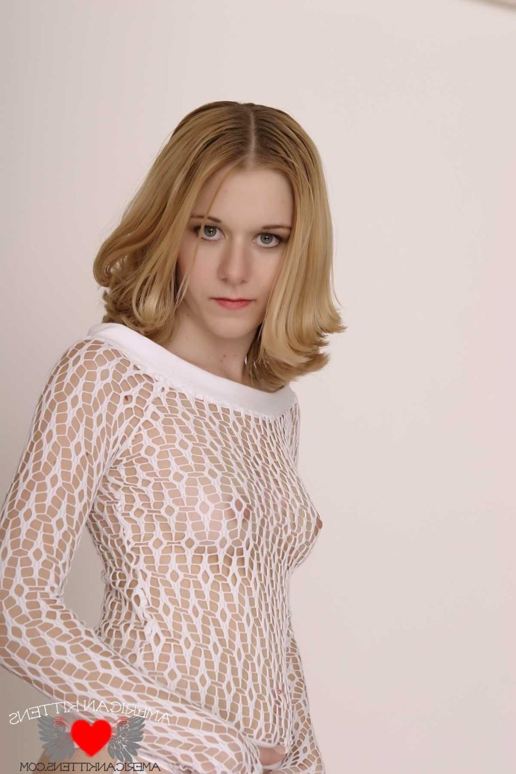 18P Ashlee white top