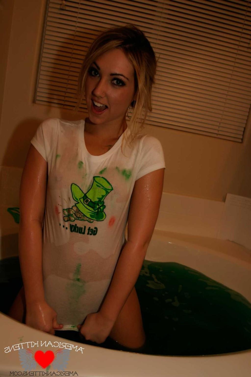 18P Peachez bathtub
