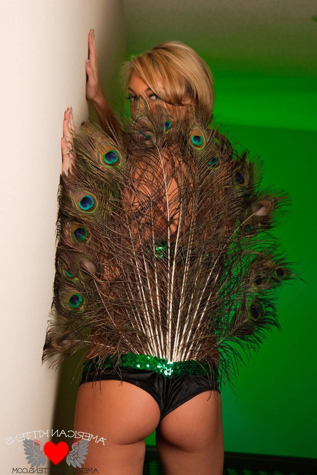 18P Kayden Love Peacock