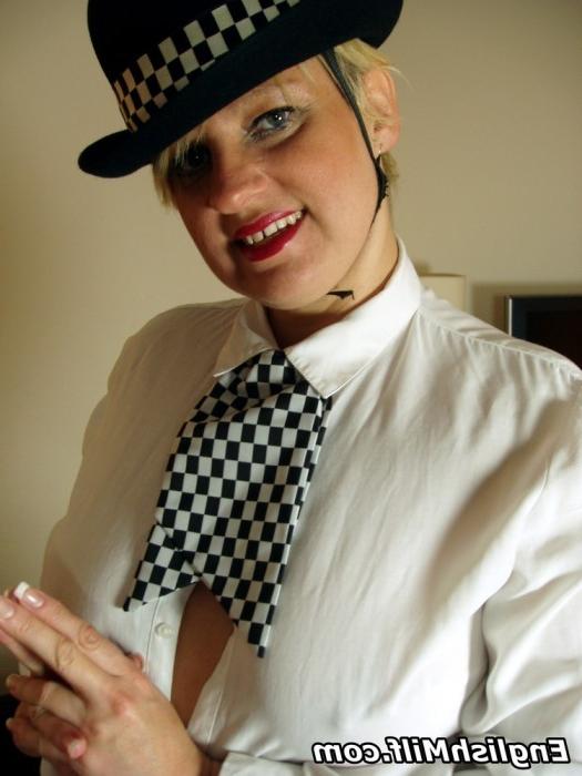 16P Cuntstable English in stockings wants to arrest you