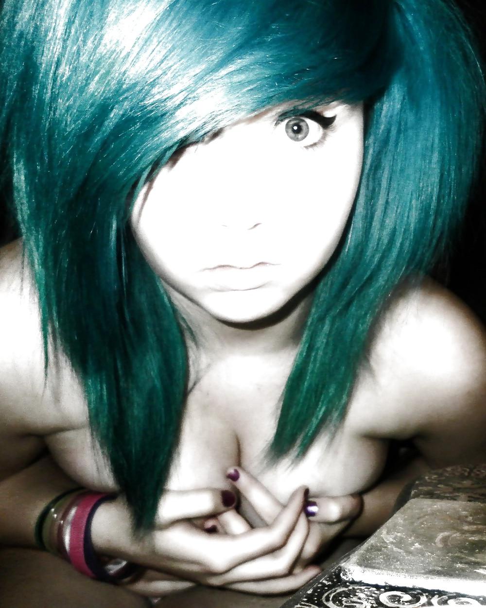 25P You Like Emo Titties?