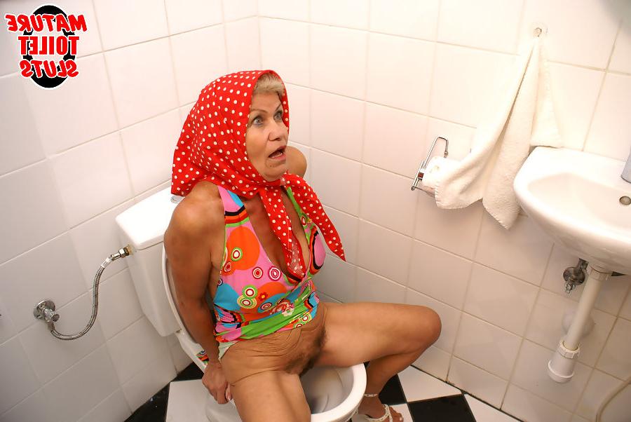 17P big boobed grandmother does blowjob on a stranger in the toilet