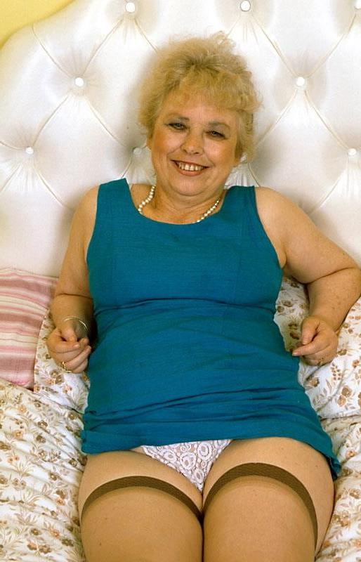 16P Big ass lacy panty stockings granny spreads shaved mature pussy
