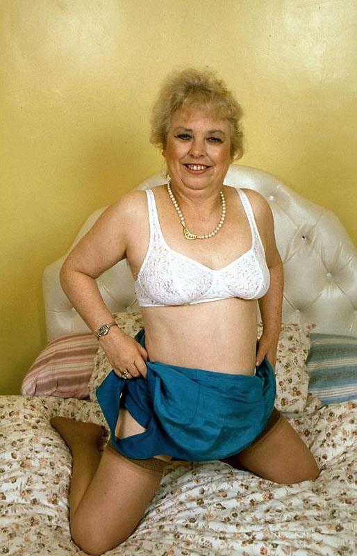 16P Big ass lacy panty stockings granny spreads shaved mature pussy