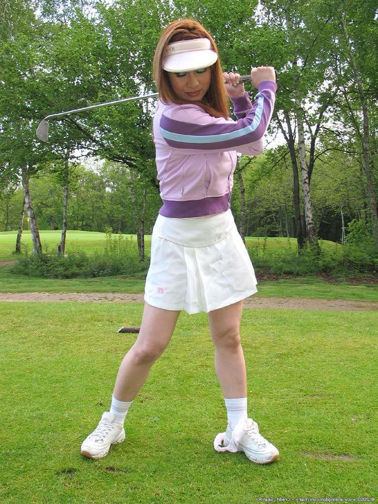15P sexy latina mom plays golf with her pussy hanging out