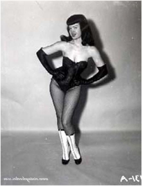 16P Famous Bettie Paige show her sexy body