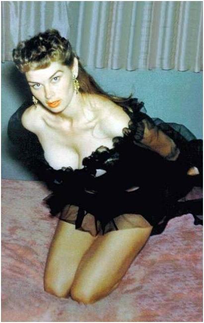 16P Vintage ladies with hairy pussies posing in the sixties