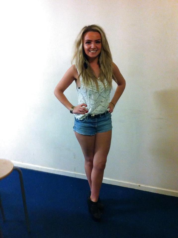 25P Hot babes 15
