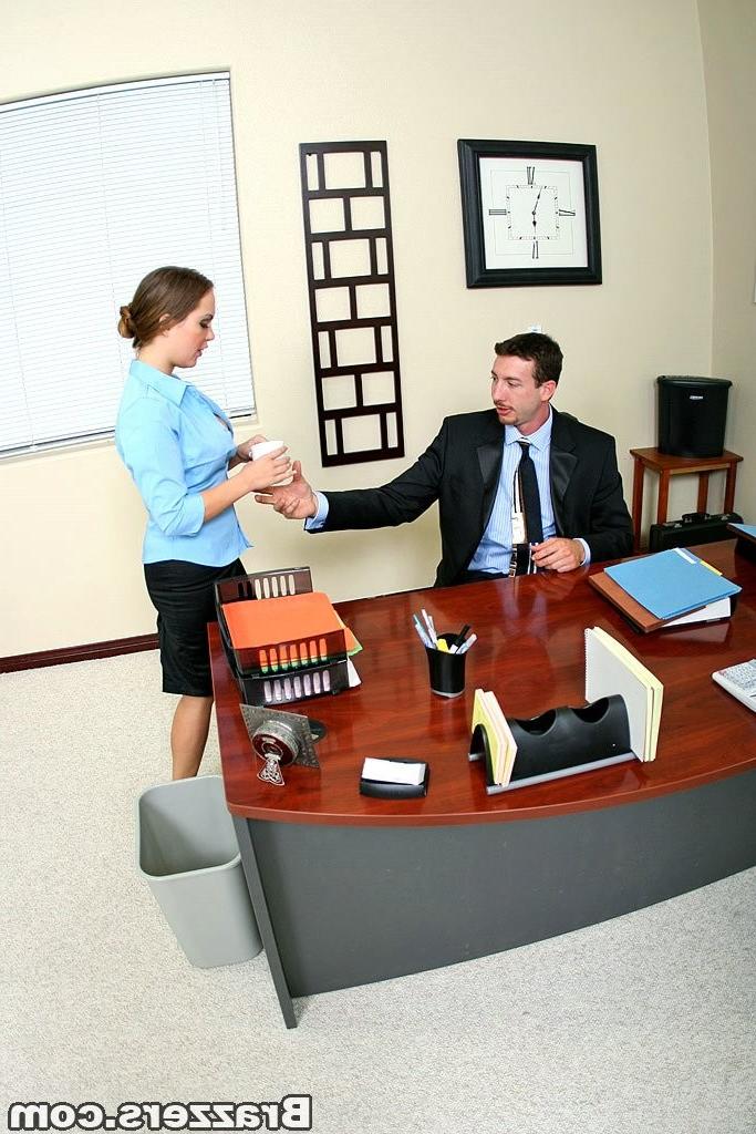 15P Big titted Kaylee Lovkox convincing her boss to give her a good evalution