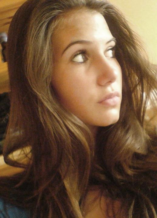 25P THE HOTTEST AMATEUR GIRL ON THE INTERNET