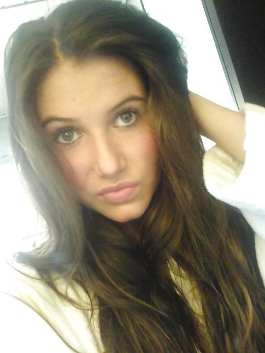 25P THE HOTTEST AMATEUR GIRL ON THE INTERNET