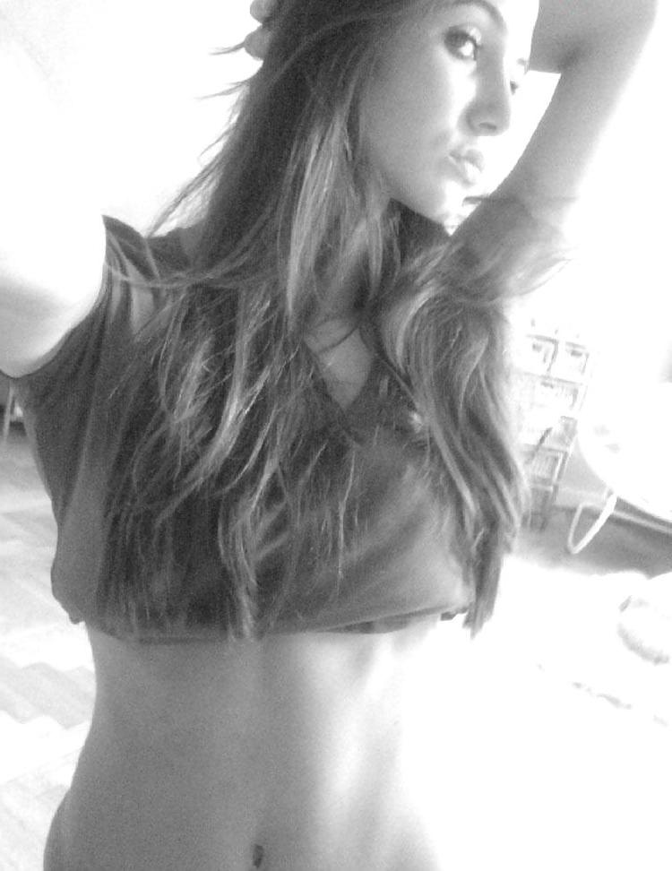 25P THE HOTTEST AMATEUR GIRL ON THE INTERNET