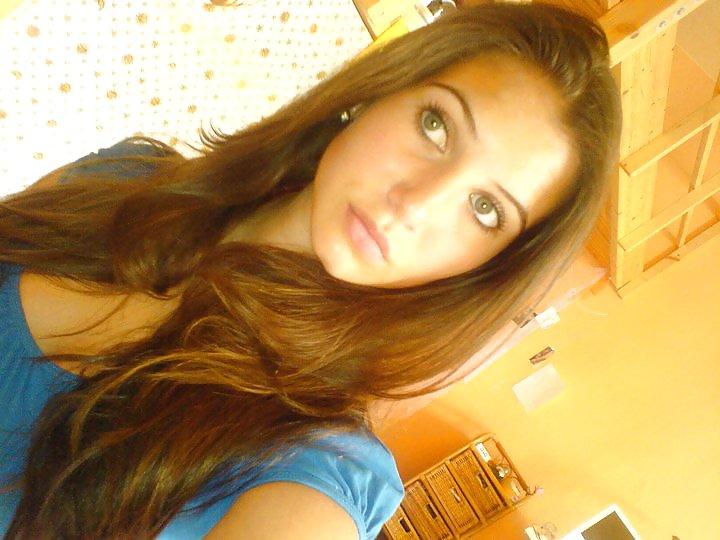 25P THE HOTTEST AMATEUR GIRL ON THE INTERNET