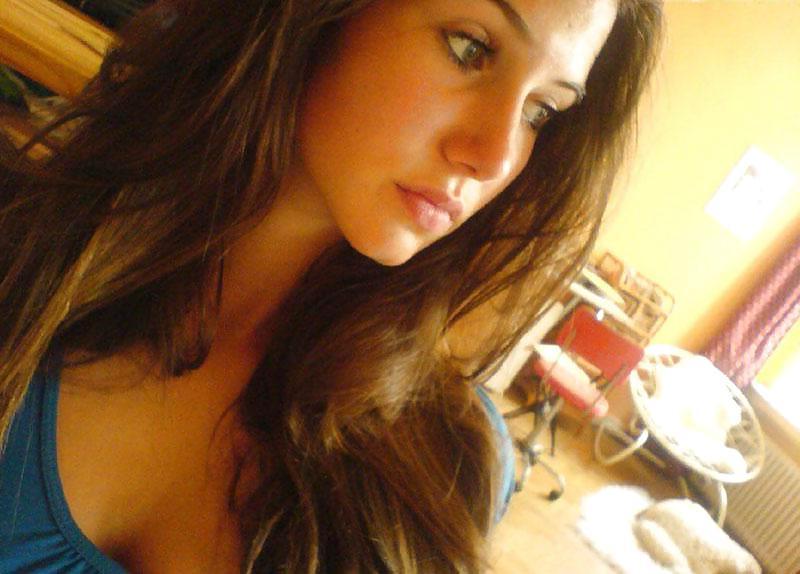 25P THE HOTTEST AMATEUR GIRL ON THE INTERNET