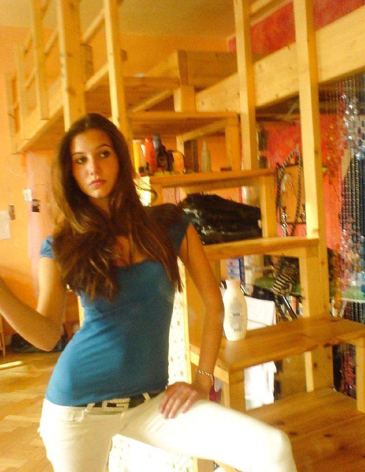 25P THE HOTTEST AMATEUR GIRL ON THE INTERNET