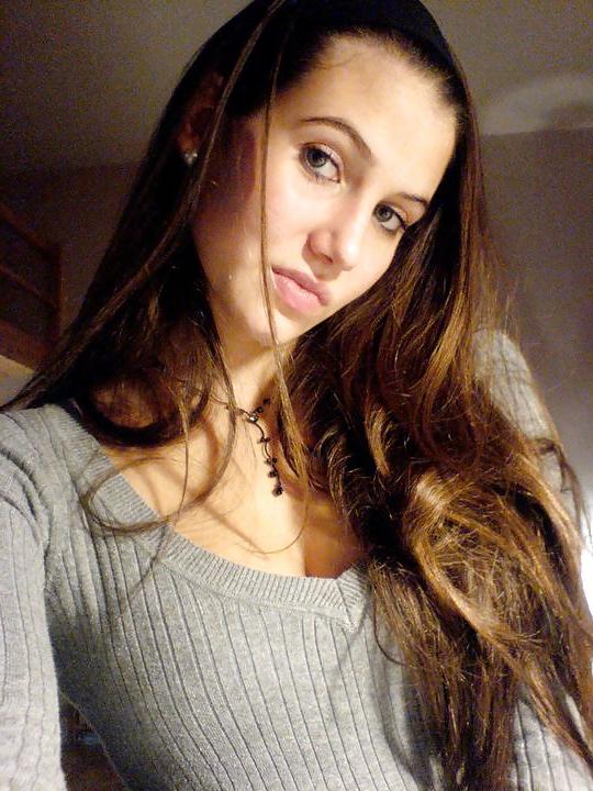 25P THE HOTTEST AMATEUR GIRL ON THE INTERNET