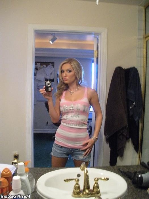 12P Blonde Slutty Rommmate 