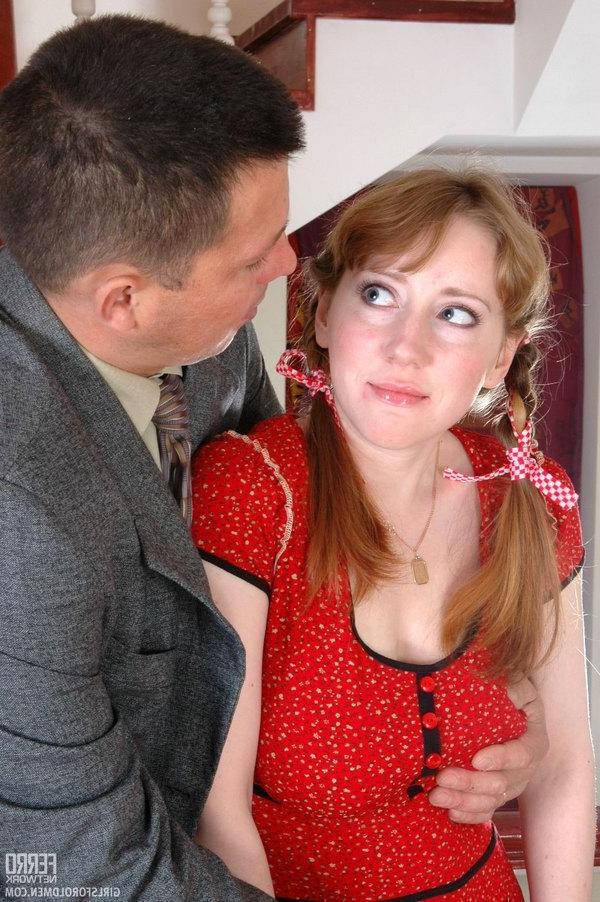 20P Traditional young wifey is fuckng her husband's boss for a raise