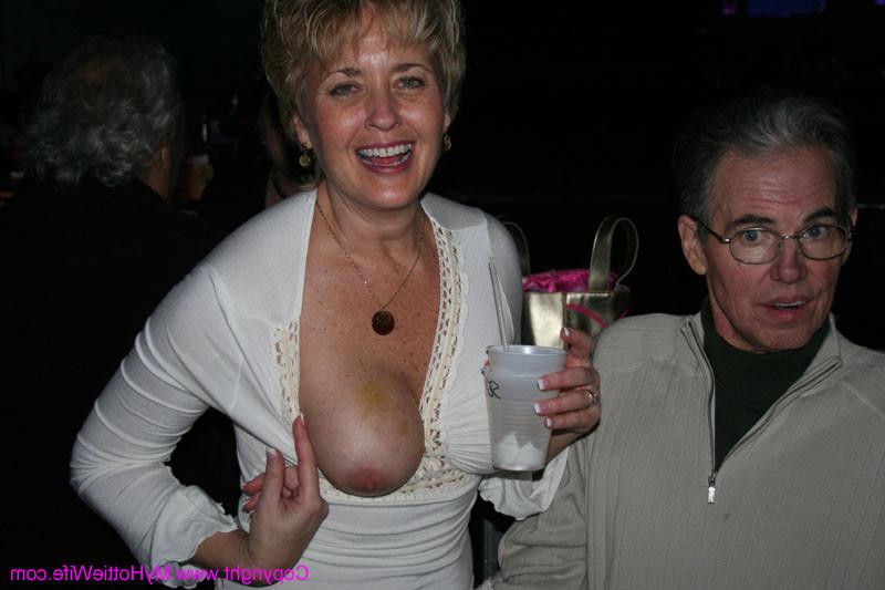 15P Swinger housewifes showing boobs at a party